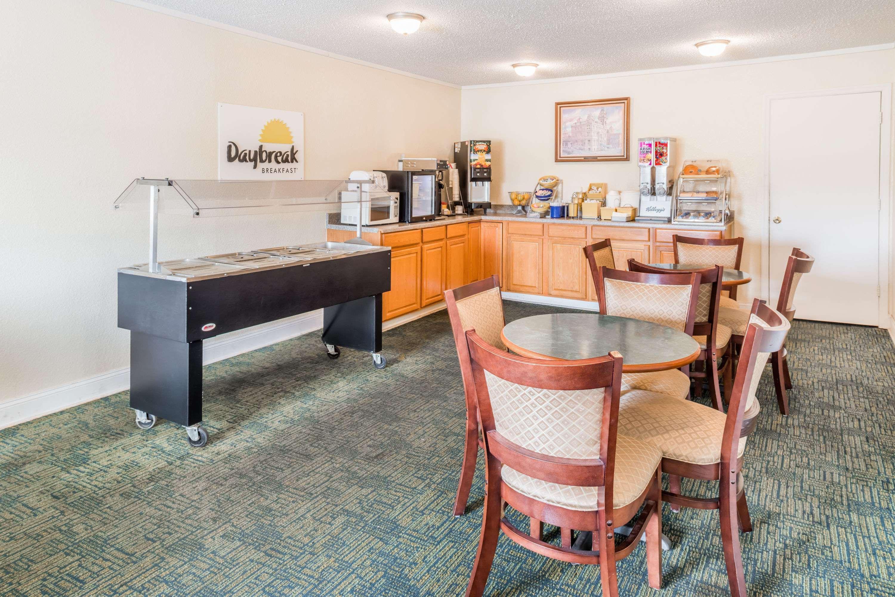 Days Inn By Wyndham Hannibal Esterno foto