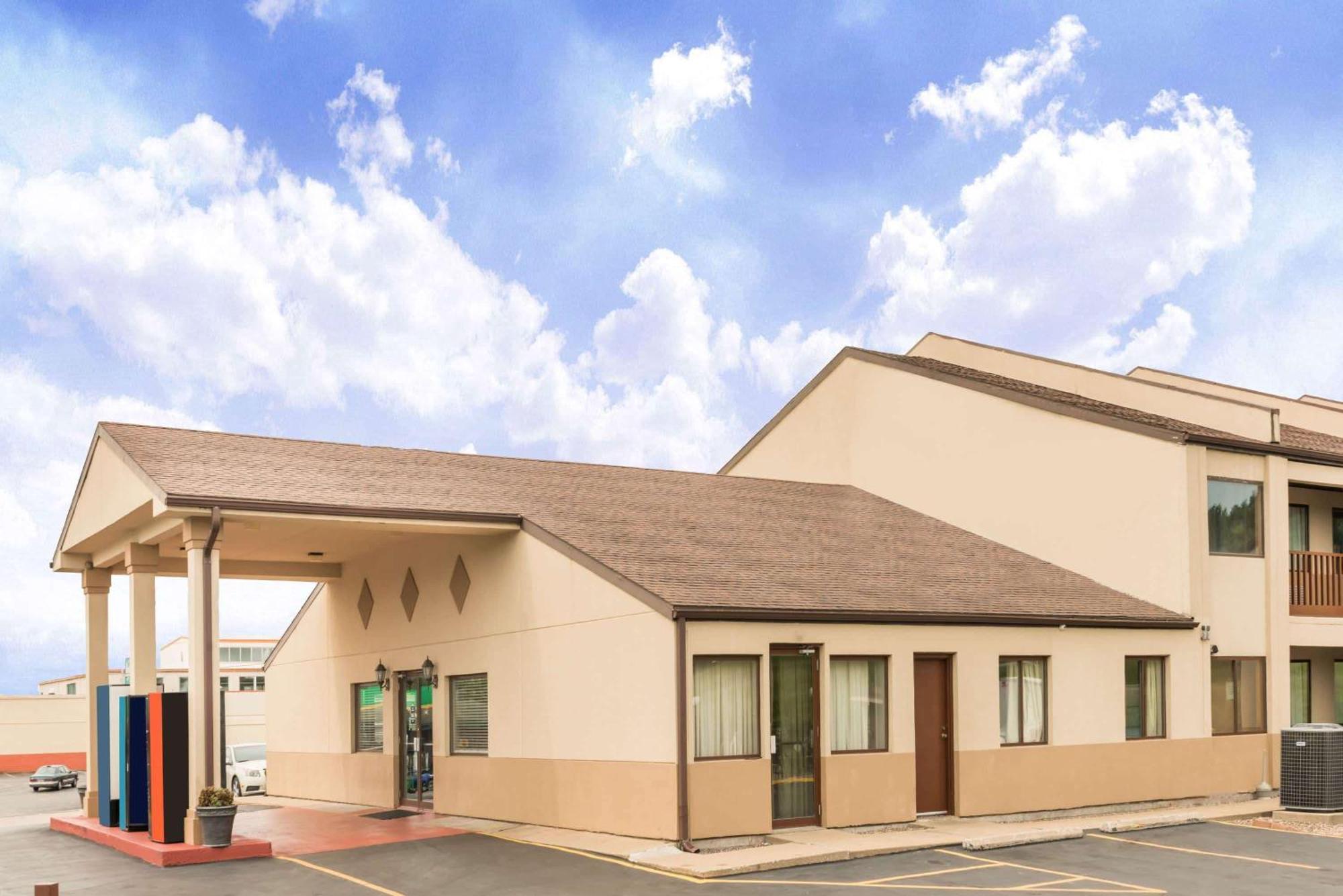 Days Inn By Wyndham Hannibal Esterno foto